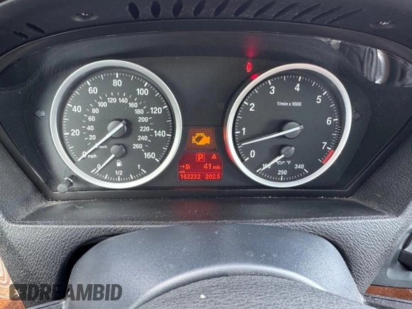 2014 BMW X6 xDrive35i z VIN 5UXFG2C57E0K41455, wystawiony jako Copart lot #58616315 z przebiegiem 162 232 mil mil oraz Czysty tytuł • Clean title. Historia ofert i sprzedaży dostępna na DreamBid. Obrazek 8.