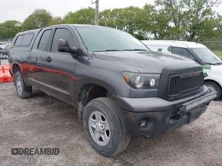 2011 Toyota Tundra z VIN 5TFUM5F19BX025878, wystawiony jako IAAI lot #42274151 z przebiegiem 263 131 mil mil oraz . Historia ofert i sprzedaży dostępna na DreamBid. Obrazek 1.
