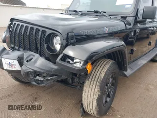 2021 Jeep Gladiator Freedom z VIN 1C6HJTAG4ML586999, wystawiony jako IAAI lot #41911751 z przebiegiem 81 030 mil mil oraz . Historia ofert i sprzedaży dostępna na DreamBid. Obrazek 6.