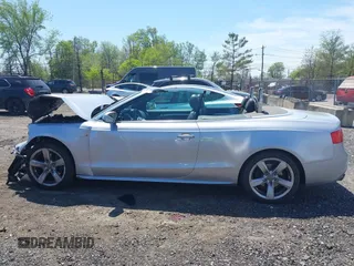 2016 Audi A5 Premium Plus z VIN WAUM2AFH4GN004366, wystawiony jako IAAI lot #42110096 z przebiegiem Nie podano mil oraz . Historia ofert i sprzedaży dostępna na DreamBid. Obrazek 13.