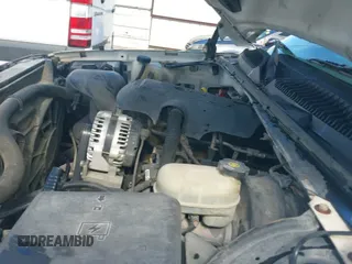 2006 Chevrolet Silverado 1500 Work Truck z VIN 1GCEC14V16E144581, wystawiony jako IAAI lot #41368021 z przebiegiem 268 321 mil mil oraz . Historia ofert i sprzedaży dostępna na DreamBid. Obrazek 19.