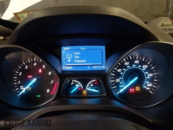 2014 Ford Escape S with VIN 1FMCU0F73EUB52663, listed as a IAAI auction lot 42092515 with 197,777 mi miles. Bid and sale history available at carsss.com. Image 7.