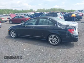 2013 Mercedes-Benz C 300 Sport z VIN WDDGF8ABXDR289715, wystawiony jako IAAI lot #42178866 z przebiegiem 67 658 mil mil oraz . Historia ofert i sprzedaży dostępna na DreamBid. Obrazek 14.