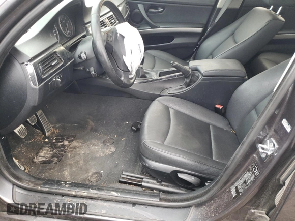 2008 BMW 3 Series 328xi z VIN WBAVC93518KZ72728, wystawiony jako Copart lot #84082564 z przebiegiem 410 050 mil mil oraz Szkoda całkowita • Salvage title. Historia ofert i sprzedaży dostępna na DreamBid. Obrazek 7.