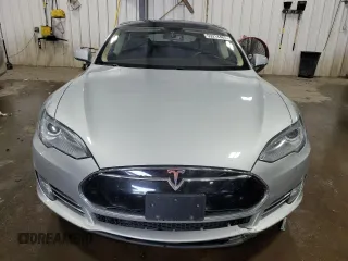 2014 Tesla Model S 60 with VIN 5YJSA1H15EFP51239, listed as a Copart auction lot 59214485 with 153,554 mi miles and Salvage title. Bid and sale history available at DreamBid. Image 5.