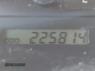 2002 Toyota Camry LE z VIN 4T1BE32K52U082454, wystawiony jako IAAI lot #42276881 z przebiegiem 225 814 mil mil oraz . Historia ofert i sprzedaży dostępna na DreamBid. Obrazek 15.