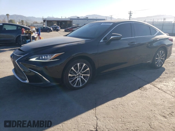 2021 Lexus ES 300h z VIN 58ADA1C12MU012758, wystawiony jako Copart lot #50065485 z przebiegiem 43 605 mil mil oraz Szkoda całkowita • Salvage title. Historia ofert i sprzedaży dostępna na DreamBid. Obrazek 1.