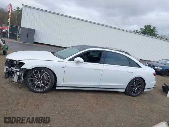 2021 Audi A8 with VIN WAU8DAF80MN025433, listed as a IAAI auction lot 40762726 with 30,690 mi miles. Bid and sale history available at carsss.com. Image 15.