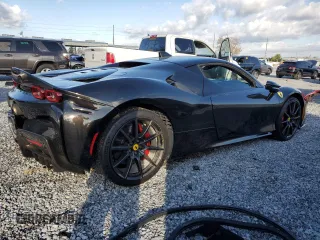2022 Ferrari SF90 z VIN ZFF95NLA6N0276511, wystawiony jako Copart lot #45742815 z przebiegiem Nie podano mil oraz Szkody całkowita. Historia ofert i sprzedaży dostępna na DreamBid. Obrazek 3.