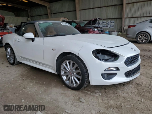 2017 FIAT 124 Spider Elaborazione Abarth z VIN JC1NFAEK3H0101935, wystawiony jako Copart lot #53767824 z przebiegiem 43 613 mil mil oraz Szkoda całkowita • Salvage title. Historia ofert i sprzedaży dostępna na DreamBid. Obrazek 4.