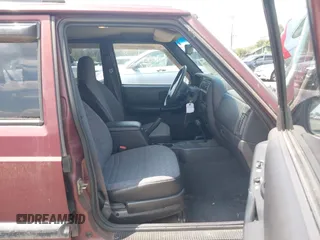 2000 Jeep Cherokee z VIN 1J4FF48S1YL256206, wystawiony jako IAAI lot #42835740 z przebiegiem 131 864 mil mil oraz . Historia ofert i sprzedaży dostępna na DreamBid. Obrazek 5.