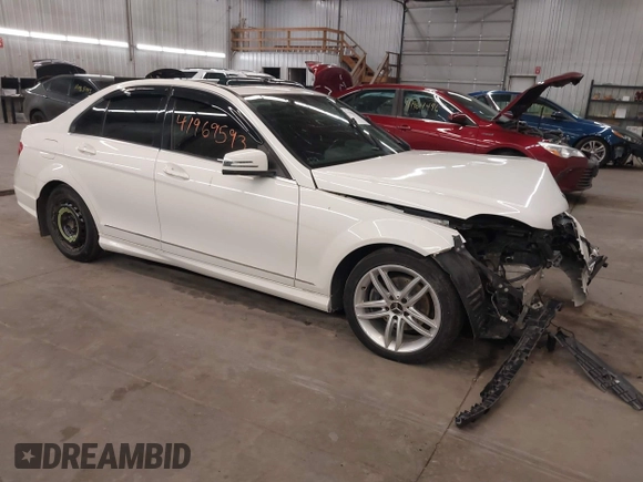 2012 Mercedes-Benz C 300 Sport z VIN WDDGF8BB4CA617822, wystawiony jako IAAI lot #41969593 z przebiegiem 188 670 mil mil oraz . Historia ofert i sprzedaży dostępna na DreamBid. Obrazek 1.
