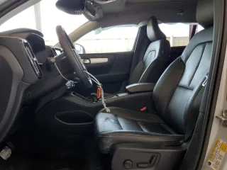 2022 Volvo XC40 Momentum with VIN YV4162UK4N2782984, listed as a Copart auction lot 57573245 with 19,865 mi miles and Salvage title. Bid and sale history available at DreamBid. Image 7.