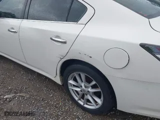 2014 Nissan Maxima 3.5 SV w/Premium Pkg with VIN 1N4AA5AP5EC463189, listed as a IAAI auction lot 41981960 with 212,898 mi miles. Bid and sale history available at carsss.com. Image 6.