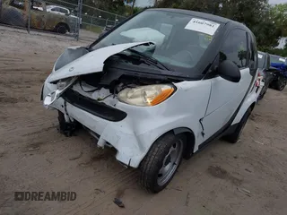 2009 Smart fortwo Pure z VIN WMEEJ31X39K314325, wystawiony jako IAAI lot #41607981 z przebiegiem 59 684 mil mil oraz . Historia ofert i sprzedaży dostępna na DreamBid. Obrazek 2.