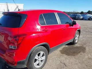 2020 Chevrolet Trax LS with VIN KL7CJKSB7LB352003, listed as a IAAI auction lot 41197201 with 84,000 mi miles. Bid and sale history available at carsss.com. Image 4.