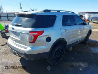 2011 Ford Explorer XLT with VIN 1FMHK8D85BGA11352, listed as a IAAI auction lot 41583934 with 238,362 mi miles and . Bid and sale history available at carsss.com. Image 4.