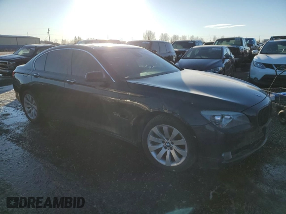 2010 BMW 7 Series 750i xDrive z VIN WBAKC6C5XACL67558, wystawiony jako Copart lot #88550755 z przebiegiem 108 796 mil mil oraz Szkoda całkowita • Salvage title. Historia ofert i sprzedaży dostępna na DreamBid. Obrazek 4.