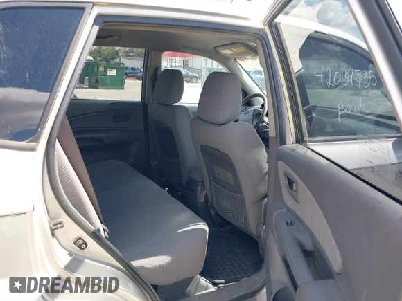 2005 Hyundai Tucson GL with VIN KM8JM12B75U075660, listed as a IAAI auction lot 42037735 with 157,453 mi miles. Bid and sale history available at carsss.com. Image 8.
