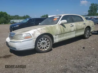 2008 Lincoln Town Car Limited z VIN 2LNHM82V28X652142, wystawiony jako Copart lot #52803065 z przebiegiem 121 093 mil mil oraz Szkoda całkowita • Salvage title. Historia ofert i sprzedaży dostępna na DreamBid. Obrazek 1.