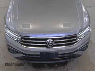 2024 Volkswagen Tiguan SE with VIN 3VV3B7AX9RM084536, listed as a IAAI auction lot 42708274 with 33,250 mi miles and . Bid and sale history available at DreamBid. Image 23.