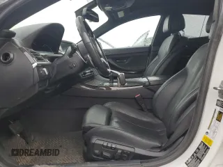 2015 BMW 6 Series 640i xDrive z VIN WBA6B8C55FD452972, wystawiony jako Copart lot #44559495 z przebiegiem 114 358 mil mil oraz Szkoda całkowita • Salvage title. Historia ofert i sprzedaży dostępna na DreamBid. Obrazek 7.