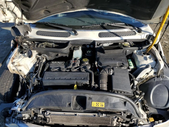2004 MINI Hardtop with VIN WMWRC334X4TJ54215, listed as a Copart auction lot 46860695 with Not Provided miles and Salvage Title. Bid and sale history available at DreamBid. Image 11.