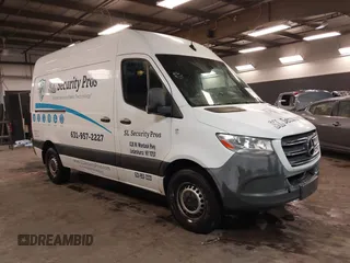 2019 Mercedes-Benz Sprinter Cargo with VIN WD3PF0CD2KT005286, listed as a IAAI auction lot 41667266 with 153,801 mi miles. Bid and sale history available at carsss.com. Image 1.