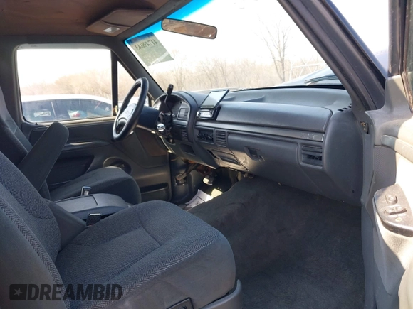 1992 Ford Bronco XL with VIN 1FMEU15N8NLA25301, listed as a IAAI auction lot 41749043 with 1 mi miles. Bid and sale history available at carsss.com. Image 5.