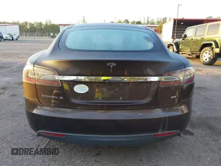 2014 Tesla Model S 60 z VIN 5YJSA1H19EFP51406, wystawiony jako IAAI lot #41561395 z przebiegiem Nie podano mil oraz . Historia ofert i sprzedaży dostępna na DreamBid. Obrazek 16.