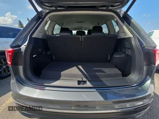 2024 Volkswagen Tiguan SE z VIN 3VV3B7AX3RM106966, wystawiony jako IAAI lot #42809081 z przebiegiem 32 302 mil mil oraz . Historia ofert i sprzedaży dostępna na DreamBid. Obrazek 20.