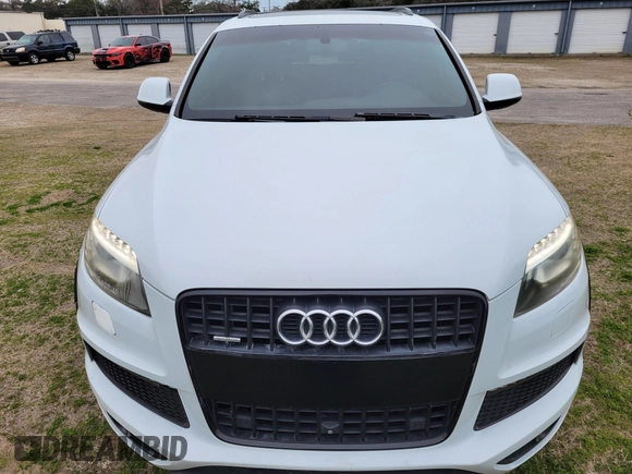 2013 Audi Q7 3.0T S line Prestige with VIN WA1DGAFE2DD010818, listed as a IAAI auction lot 41640066 with 155,738 mi miles. Bid and sale history available at carsss.com. Image 6.