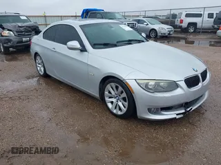 2011 BMW 3 Series 328i z VIN WBAKE3C50BE557626, wystawiony jako IAAI lot #42187609 z przebiegiem 126 037 mil mil oraz . Historia ofert i sprzedaży dostępna na DreamBid. Obrazek 1.