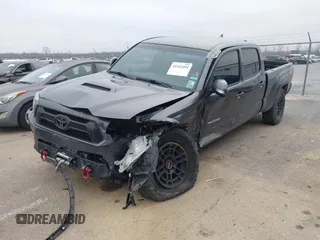 2014 Toyota Tacoma z VIN 3TMMU4FN9EM066292, wystawiony jako IAAI lot #41542492 z przebiegiem 122 308 mil mil oraz . Historia ofert i sprzedaży dostępna na DreamBid. Obrazek 16.