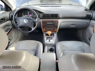 2002 Volkswagen Passat GLX with VIN WVWTH63B82P070975, listed as a Copart auction lot 69512334 with 174,829 mi miles and Salvage Title. Bid and sale history available at carsss.com. Image 8.