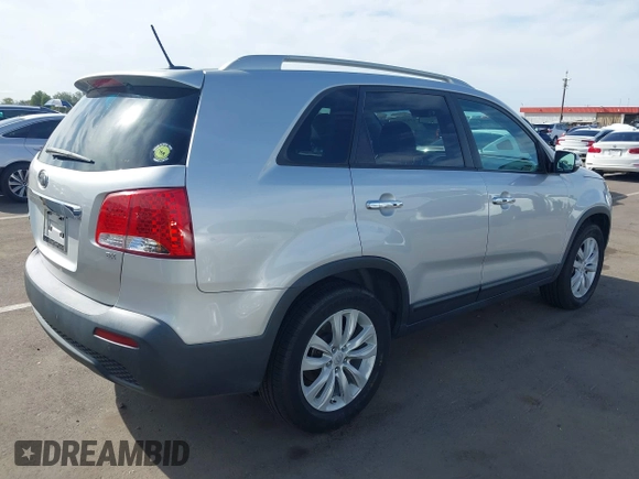 2011 Kia Sorento EX with VIN 5XYKU3A12BG076595, listed as a IAAI auction lot 41920914 with 190,751 mi miles. Bid and sale history available at carsss.com. Image 4.