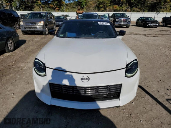 2023 Nissan Z Performance с VIN JN1BZ4BHXPM311269, выставлен на аукционе Copart как лот 75271644 с пробегом 10 711 миль миль и Списание • Salvage title. История ставок и продаж доступна на DreamBid. Изображение 5.