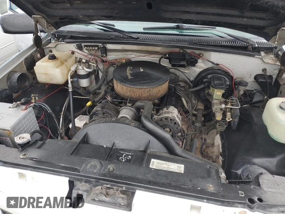 1989 GMC Sierra 2500 z VIN 1GTGK24K8KE532683, wystawiony jako Copart lot #51434114 z przebiegiem 79 134 mil mil oraz Szkody całkowita. Historia ofert i sprzedaży dostępna na DreamBid. Obrazek 13.