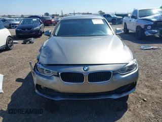 2018 BMW 3 Series 320i z VIN WBA8E1G52JNU89675, wystawiony jako IAAI lot #41831820 z przebiegiem 110 156 mil mil oraz . Historia ofert i sprzedaży dostępna na DreamBid. Obrazek 13.