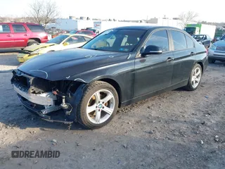 2013 BMW 3 Series 320i xDrive z VIN WBA3C3C54DF982886, wystawiony jako IAAI lot #41907850 z przebiegiem 104 020 mil mil oraz . Historia ofert i sprzedaży dostępna na DreamBid. Obrazek 2.