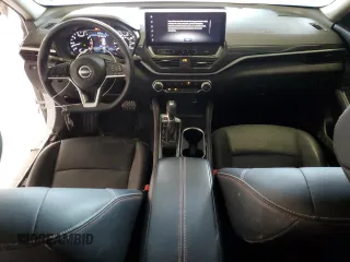 2024 Nissan Altima SR z VIN 1N4BL4CV5RN310018, wystawiony jako Copart lot #52797805 z przebiegiem 24 580 mil mil oraz Szkoda całkowita • Salvage title. Historia ofert i sprzedaży dostępna na DreamBid. Obrazek 8.