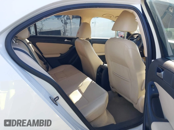 2014 Volkswagen Jetta Sedan SE w/Connectivity with VIN 3VWD07AJ3EM403876, listed as a IAAI auction lot 41209426 with 155,336 mi miles. Bid and sale history available at carsss.com. Image 8.