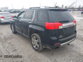 2015 GMC Terrain SLT z VIN 2GKFLYE37F6251170, wystawiony jako IAAI lot #41690412 z przebiegiem 129 756 mil mil oraz . Historia ofert i sprzedaży dostępna na DreamBid. Obrazek 3.