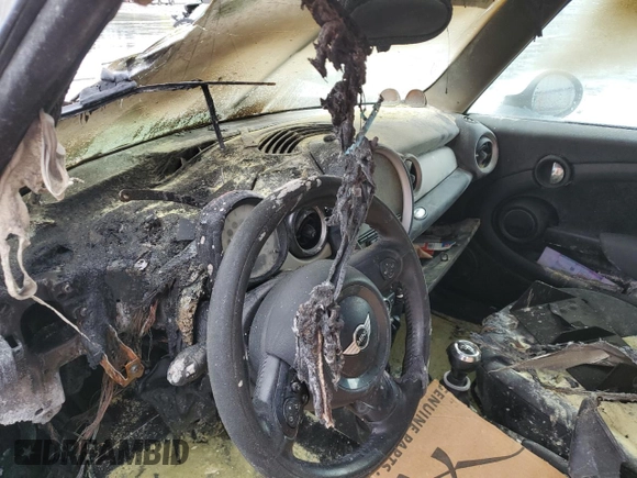 2011 MINI Hardtop z VIN WMWSU3C50BT182884, wystawiony jako Copart lot #56291255 z przebiegiem Nie podano mil oraz Szkoda całkowita • Salvage title. Historia ofert i sprzedaży dostępna na DreamBid. Obrazek 9.
