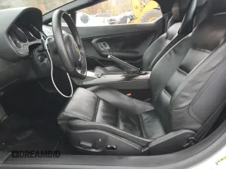 2012 Lamborghini Gallardo z VIN ZHWGU6BZ7CLA11933, wystawiony jako Copart lot #78625754 z przebiegiem Nie podano mil oraz Szkody całkowita. Historia ofert i sprzedaży dostępna na DreamBid. Obrazek 7.