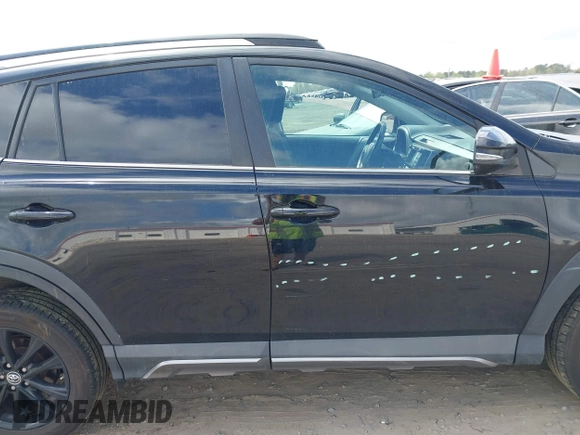 2018 Toyota RAV4 XLE with VIN 2T3RFREV1JW697044, listed as a IAAI auction lot 41891412 with 140,145 mi miles. Bid and sale history available at carsss.com. Image 14.