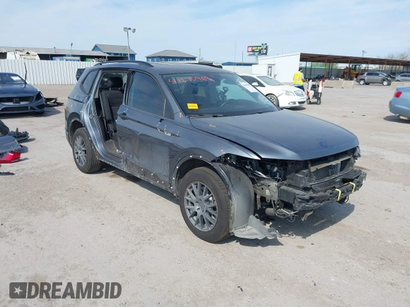 2023 Volkswagen Tiguan S z VIN 3VVRB7AX9PM132401, wystawiony jako IAAI lot #41870969 z przebiegiem 40 533 mil mil oraz . Historia ofert i sprzedaży dostępna na DreamBid. Obrazek 1.