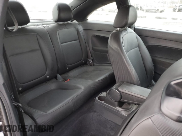 2017 Volkswagen Beetle Fleet z VIN 3VWF17AT8HM621534, wystawiony jako Copart lot #49889215 z przebiegiem 87 960 mil mil oraz Szkoda całkowita • Salvage title. Historia ofert i sprzedaży dostępna na DreamBid. Obrazek 10.
