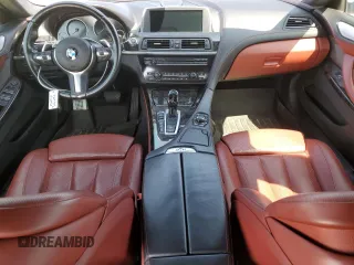 2014 BMW 6 Series 650i xDrive z VIN WBA6B4C5XED099250, wystawiony jako Copart lot #52734845 z przebiegiem Nie podano mil oraz Czysty tytuł • Clean title. Historia ofert i sprzedaży dostępna na DreamBid. Obrazek 8.
