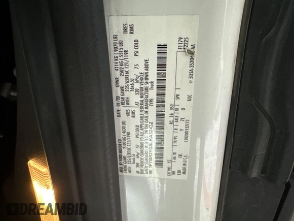 2020 Ford Transit Cargo z VIN 1FTBR2YG5LKA32432, wystawiony jako IAAI lot #42493895 z przebiegiem 134 672 mil mil oraz . Historia ofert i sprzedaży dostępna na DreamBid. Obrazek 17.